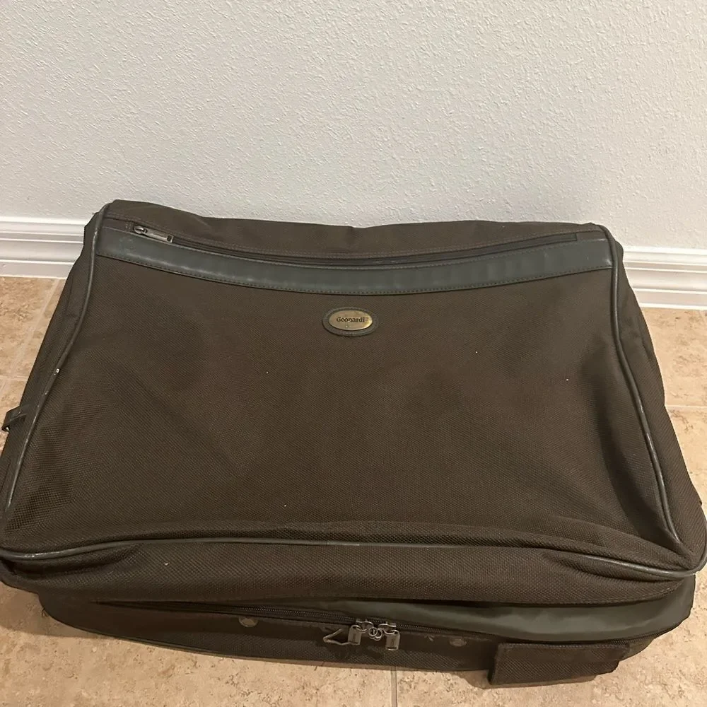 Vtg Geonardi Dark Green CANVAS Fold Out Carrier GARMENT BAG SUITCASE 44”x24”